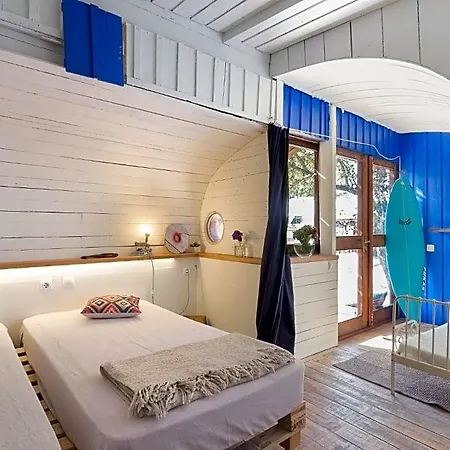 Surf Camp Lodge *