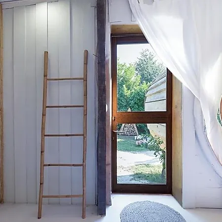 Lodge Surf Camp *
