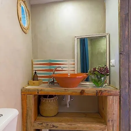Lodge Surf Camp *