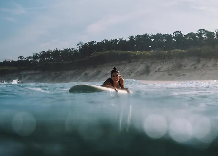 Lodge Surf Camp *