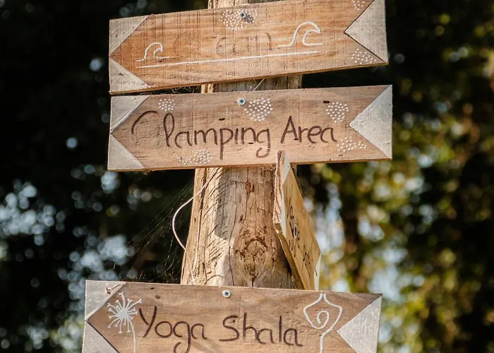 Деревянный коттедж Surf Camp *